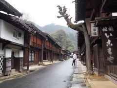 <春の木曽路＆花の昼神・３＞江戸の町並み「春の妻籠宿」雨だからこその風情あり！