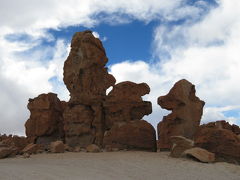 ボリビア　「行った所・見た所」　ウユニの「石の谷」を見てヴィジャマールの「ホテルハーディネスデマルククエバ」に宿泊