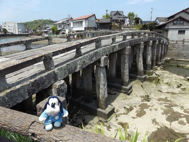 グーちゃんだよ。<br />松島で適当な宿に泊まったグーちゃんは<br />翌日本格的な天草の視察を開始。<br />まずは周遊バスにお時間まで街を徘徊することにしたよ。<br />街にはとってもレトロな映画館があって<br />なべなべは学生時代の映画鑑賞を思い出したというの。<br />でも見てた映画はロマンポルノ・・・。<br />昔からエロなべだったの。<br />