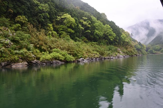 毎年ＧＷに行われる家族旅行。<br />今年は高知です。<br /><br />１日目　四万十（中村）<br />２日目　四万十　～　高知市内<br />３日目　高知市内<br /><br />残念ながら雨予報なので、四万十ではかなり行動が制限されるでしょう。<br />それでも家族一緒なら何とかなるでしょう！<br /><br />旅の手配は姉夫婦にお任せ、現地で何をするかはその場の雰囲気で<br />何となく決定するパターンです。<br /><br />＊今回はGAHAGさんの著作権フリーイラストを使わせて頂きました。