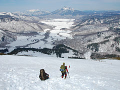 残雪の尾瀬　至仏山からの尾瀬ヶ原縦断 （１日目）