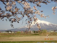 桜子さんの足下には、大空が広がっている。