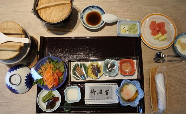 宿泊人数によってブッフェの場合と定食の場合がある。今回は人数が少ないので和定食。