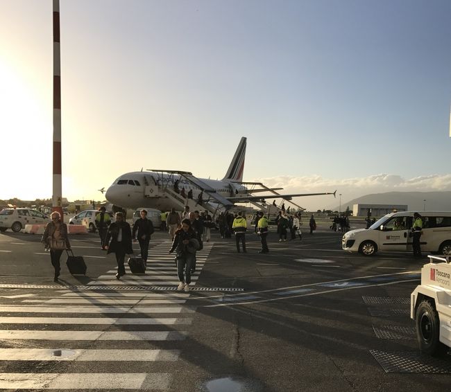 2017年5月1日~5月9日まで,主にイタリアのフィレンツェ,ローマを旅しました。<br />行きは,羽田空港から,パリ・シャルルドゴール空港で乗り継ぎ,フィレンツェへ。<br />途中,フィレンツェからローマまで,鉄道で移動。<br />帰りは,ローマから,再びシャルルドゴール空港で乗り継いで,羽田空港に戻りました。
