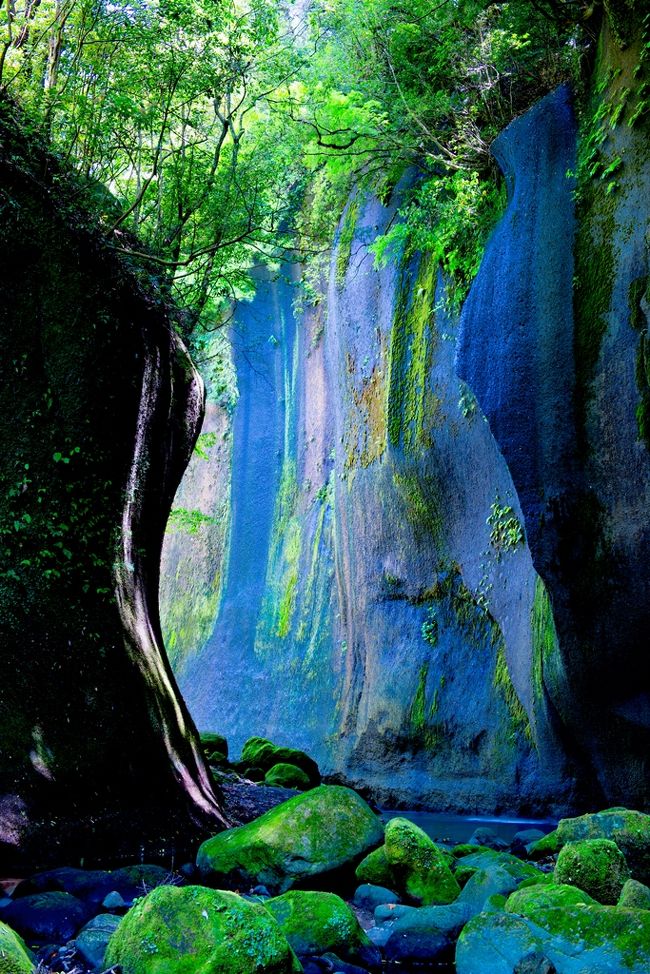 　東洋のチロルと呼ばれ、写真愛好家を秘かに惹きつける秘境「由布川渓谷」、昨年の地震で立ち入り禁止となっていた猿渡口の復旧工事が、連休に完了したと報じられたので、早速入渓してきました。<br />　なお、昨年夏に入った椿口は立ち入り禁止となっていました。