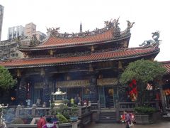 台湾１周３泊４日なのに５泊６日の旅　台北　最古の寺龍山寺