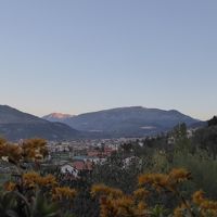 春の優雅なアブルッツォ州/モリーゼ州　古城と美しき村巡りの旅♪　Vol33(第3日)　☆Celano：チェラーノの高級ホテル「Hotel Le Gole」スイートルームから素晴らしい朝の風景を眺めて♪