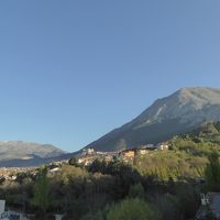 春の優雅なアブルッツォ州/モリーゼ州　古城と美しき村巡りの旅♪　Vol34(第3日)　☆Celano：チェラーノの高級ホテル「Hotel Le Gole」塔の展望台から素晴らしいパノラマ♪