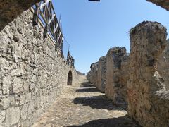 春の優雅なアブルッツォ州/モリーゼ州　古城と美しき村巡りの旅♪　Vol45(第3日)　☆Civitella del Tronto：美しき古城「チビテッラ・デル・トロント城塞」城門を持った要塞を歩く♪