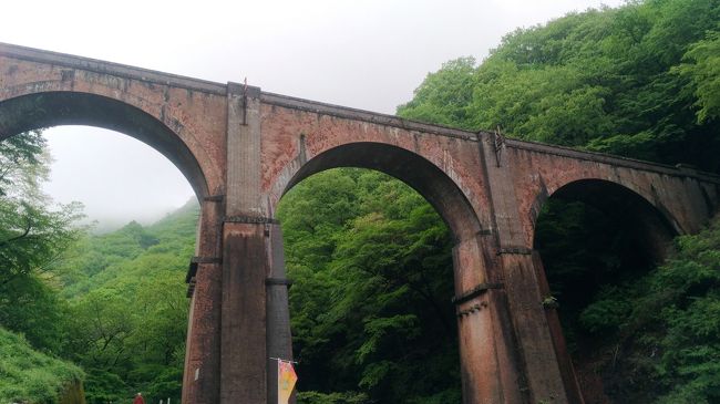 高崎駅から信越本線を走るSLで横川駅へ。碓氷峠の鉄道遺産を巡る。途中、安中駅で工場プラントの夜景も期待していたが・・・。<br />