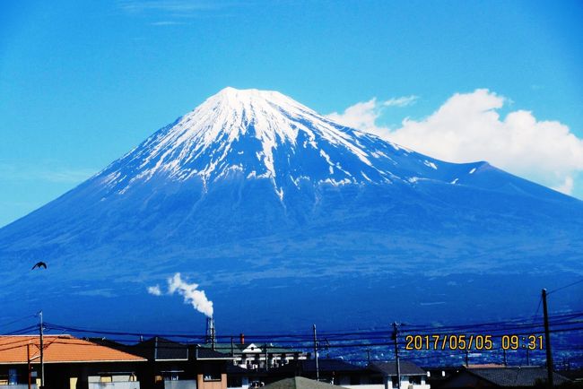 ５月４日・早朝・大坂港に着いて、四日市～名古屋～浜松～掛川の宿。何処にも寄り道をしないで走るとたいして時間はかかりません。一般道を走るのですからそれなりにですが・・・。四日市までは奈良経由でそれからは国道一号です。近年・バイパスが多く出来て楽に走れる処が多くなりました。普通に走って掛川のホテルには明るい内に着きました。<br />家を出てからの、全走行距離は ・３６３０ｋｍ ：ガソリン・３８３㍑：リッター・９．４７ｋｍ。お疲れ様でした。<br /><br />表紙の写真は 「富士山」 富士市のバイパスから