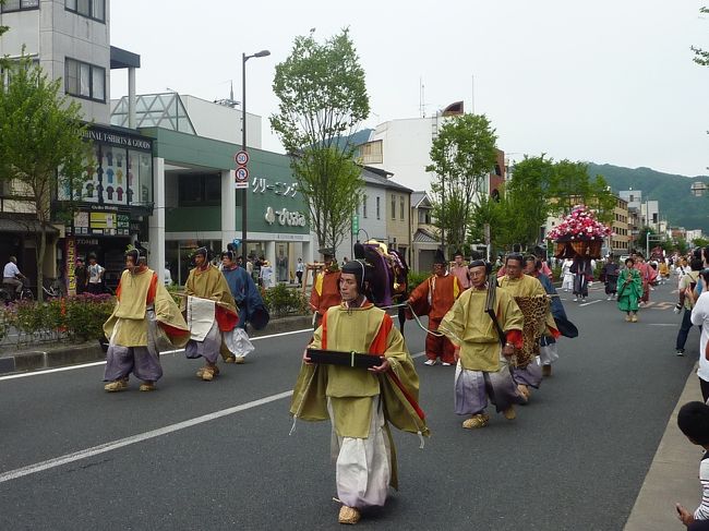 葵祭　2017<br />　https://www.kyokanko.or.jp/aoi/<br />祇園祭、時代祭りに次いで、京都三大祭りの一つ。<br />京都の介護タクシー<br />http://kaigotaxi-info.jp/top_586.html<br /><br />https://youtu.be/PjS8fwnLgX0