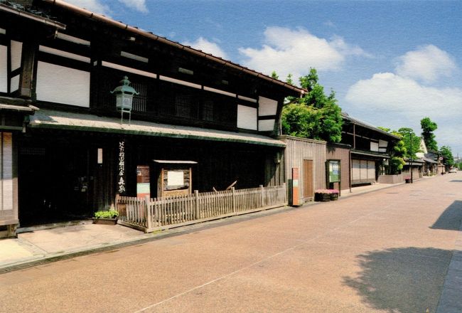 富山市から富山ライトレールを利用して20分程の岩瀬という港町へ出掛けてみた。前日、富山に着いた日にJR富山駅内にある観光案内所で、岩瀬に関する観光パンフレットや地図を貰って、簡単に調べておいた。<br /><br />岩瀬は日本海に面し、江戸時代に松前船が行き交かう港町で、 旧三国街道沿いに江戸時代から明治にかけて作られた街並みが残っている。