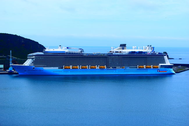 16万トンとアジア最大級の豪華客船「クァンタム・オブ・ザ・シーズ」が宮崎県日南市の油津港に入港した。<br />その様子を見に、日南市に足を運んだ。