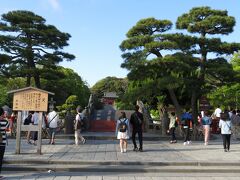 2017春、神奈川と千葉の寺社(7/14)：5月5日(7)：鶴岡八幡宮(4)：太鼓石橋、金属灯籠