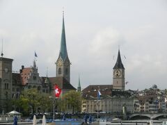 2017GW スイス03：チューリッヒ リマト川と旧市街の街並みと教会