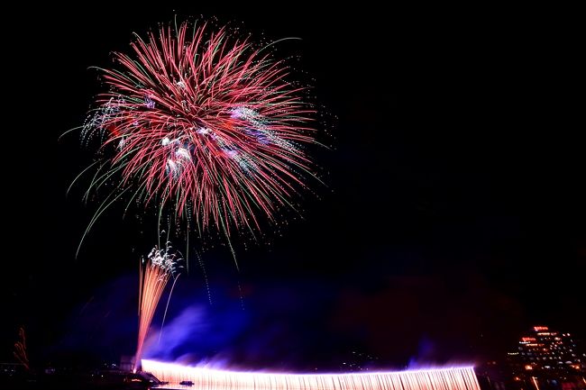 　今年で70回を迎える日田川開き観光祭り花火大会へ行ってきました。<br />　水郷日田に初夏の訪れを告げる祭りです。<br />　日田市は連日30度を超え、国内最高温度を記録しているなかおこなわれました。<br />