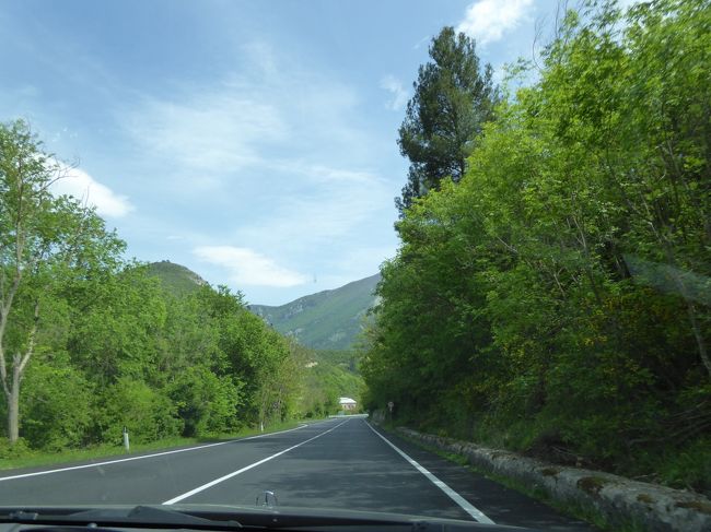 春の優雅なアブルッツォ州/モリーゼ州　古城と美しき村巡りの旅♪　Vol128(第5日)　☆CapestranoからPopoliへ♪美しい風景の中を走る♪