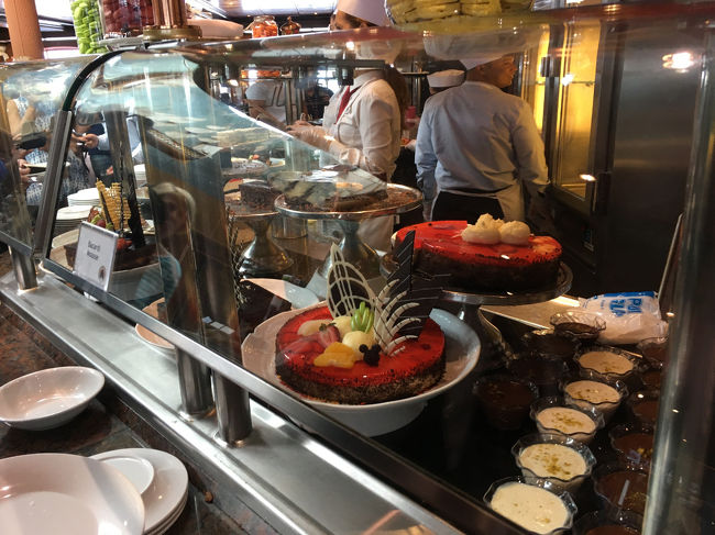 2017年ＧＷ、７才、２才の子供を連れて、アメリカのロングビーチ（カリフォルニア州）から太平洋側のメキシコをめぐるクルーズ旅行記です。<br /><br />長男の小学校を休ませての旅行となったので、いろいろ意見はありましたが、結果的には10才までは家族旅行優先という我が家の方針を貫いてよかったと思っています。<br /><br />この旅行記では、三番目の寄港地プエルトバジャルタからロングビーチに戻るまでの2泊3日の終日航海日の様子を記します。<br /><br />（登場人物）お父さん、お母さん、ルイ（♂　7才）、レオ（♂、2才）<br /><br />（旅程）<br />　1日目　アメリカン航空　成田-ロサンゼルス　ロングビーチ泊<br />　2日目　カーニバルミラクル乗船<br />　3日目　終日航海<br />　4日目　カボ・サン・ルーカス（メキシコ）寄港<br />　5日目　マサトラン（メキシコ）寄港<br />　6日目　プエルトバジャルタ（メキシコ）寄港<br />★7日目　終日航海<br />★8日目　終日航海<br />★9日目　ロングビーチ　下船　日本航空　ロサンゼルス-成田<br />　10日目 成田着　帰宅