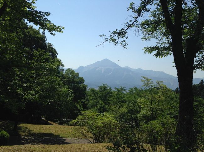 ４月２日から始まった徒歩で巡る秩父三十四観音も今日で３回目。今年最高の気温３０度が予想されていたためネットで購入したは良いけどイマイチ使いみちがなくくすぶっていた編笠がついに登場です！結論から言うと日傘としての機能は十分でしたが非常にかさばるため持ち運びが不便。電車内で思いっきり邪魔です。ちょっと運搬方法考えないといけないですね。<br />そんなこんなで２３番からスタートします！