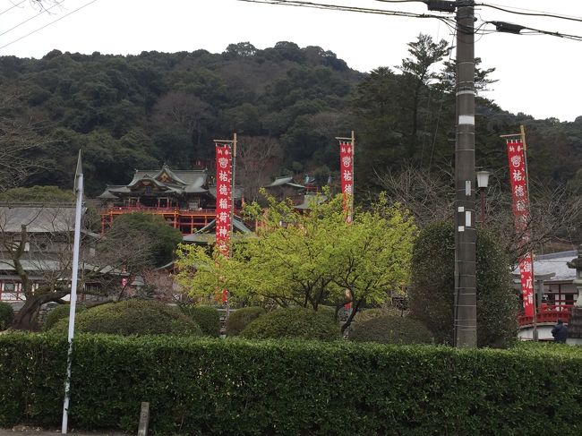 ひょんなことから急に祐徳稲荷神社に行くことに。<br />やっぱり京都の伏見稲荷神社とは違った趣。