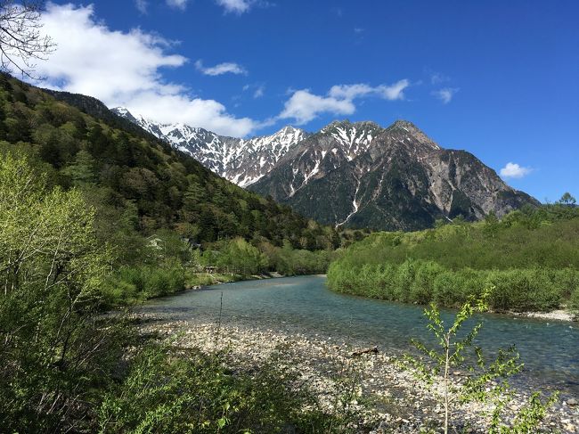 昔の山ガールの母に触発されて、山道具店が企画するトラベル・トレッキングに参加して、念願の上高地に行ってきました。昔からの名宿に泊まりながら1泊2日のネイチャーハイキングですが、季節もお天気にも仲間にも恵まれた良き旅でした。