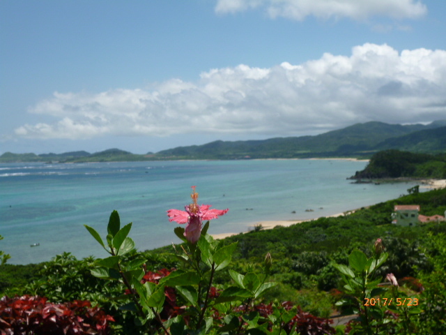 心の癒やしを求めて、日本列島最南端（では無かった）離島へ行ってみました。<br /><br />関東からはちょい遠いけれど、直行便で3時間余（機材トラブル有りのＡＮＡで遅延）でしたが、東南亜細亜に比べれば「なんくるないさあ」って感じの距離でした。<br /><br />何も期待せず、天気だけ気にしながらレンタカーで『石垣島』一周&amp;『竹富島』ちょい歩きの旅は、思ったより精神的な癒やしをもたらしてくれた感ありで、又行きたい候補地ですね。貴方も「オーリトーリ石垣」と言われて見ませんか？