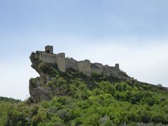 春の優雅なアブルッツォ州/モリーゼ州　古城と美しき村巡りの旅♪　Vol182(第7日)　☆Roccascalegna：素晴らしい古城「ロッカスカレーニャ城」を眺めて♪