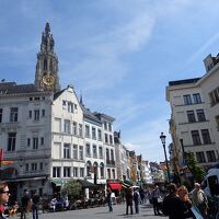 コンサートを観てコーヘルス・オジレイ通りを見学しに行く。アントワープ（ベルギー）