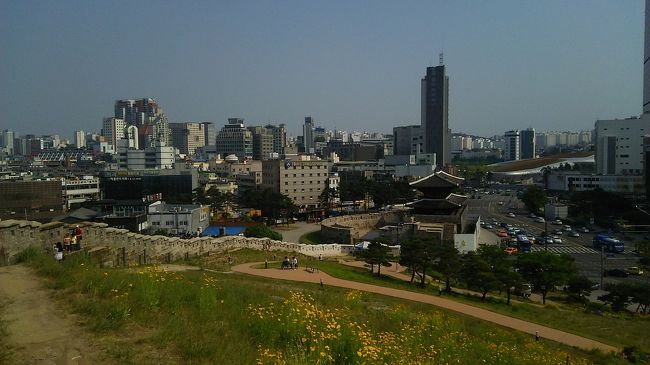 こんにちは?、じゃいこちゃんです。<br /><br />マイルの有効期限が切れそうだったので、ちょこっと韓国に行って来ました。<br />日程が決まったら先輩トラベラー・kanaさんが韓国にいることがわかりジョイントさせてもらうこと以外ノープラン。<br />さてさて、何をしたのかな?。<br /><br />今回の旅程<br />１日目　普通に仕事からＪＡＬの最終便で羽田へ<br />２日目　羽田からソウルへ　kanaさんと合流<br />３日目　ソウル→名古屋へ<br /><br />飛行機のチケット<br />往路→ＪＡＬの特典<br />復路→チェジュ航空で片道手配です。<br /><br />仲良しのスーパートラベラー・kanaさんの旅行記はこちら☆<br />http://4travel.jp/travelogue/11246381