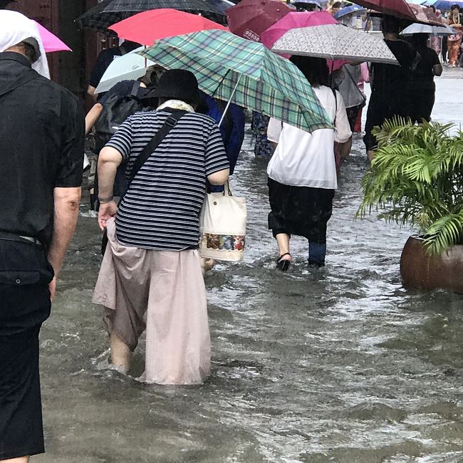 バンコク2日目<br />大雨に遭遇<br />大洪水でバンコクやっべえwww