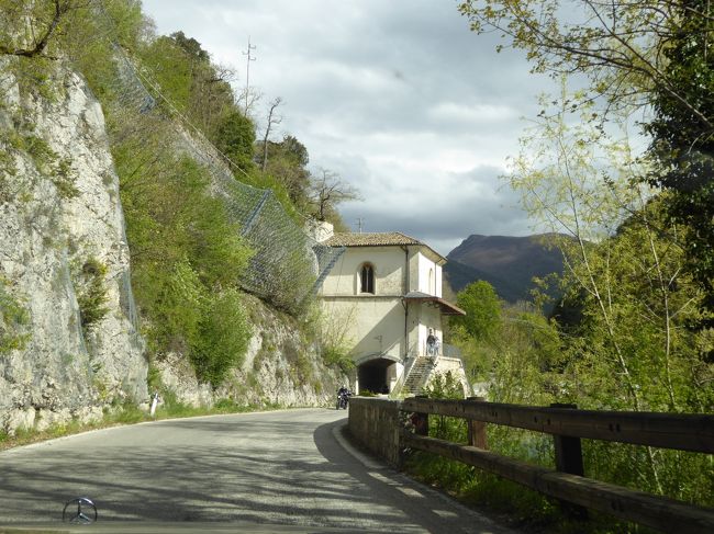 春の優雅なアブルッツォ州/モリーゼ州　古城と美しき村巡りの旅♪　Vol253(第9日)　☆VillalagoからScannoの美しい教会へ♪