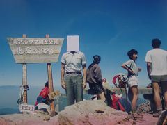 1988年(昭和63年)7月 山梨(日本で2番目の高峰 北岳(3192m)登山)(大樺沢から北岳へ小太郎尾根を下山します｡)