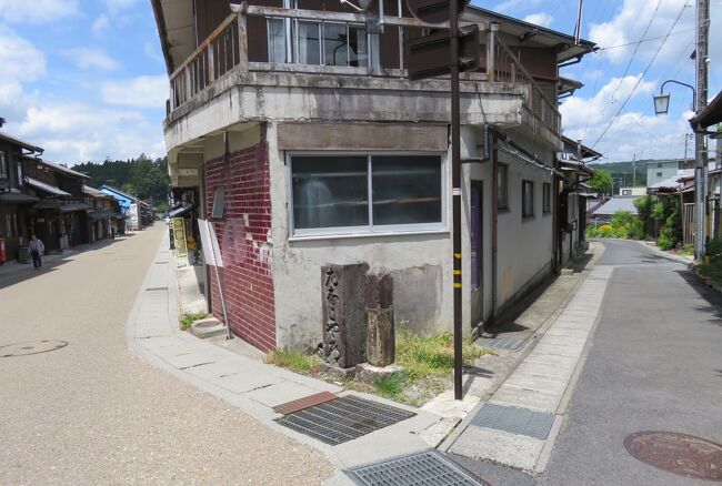 2017初夏、日本百名城の岩村城(2/11)：岩村城下町(2)：巌邑天満宮、三叉路の道標、燕