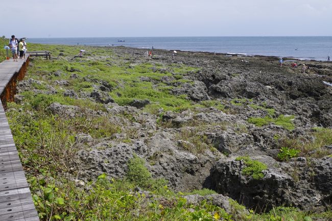 ライフワークで「日本統治時代の台湾」を調査・研究しています。対象は、「台湾で日本人たちがどう暮らしていたか」に関することです。<br /><br /> 1895~1945年の50年間日本の統治下にあった台湾。終戦時点で台湾にいた日本人は50万人(軍人含む)というのですから、50年の間に台湾で日本人が繰り広げたドラマはどれほどの数にのぼったでしょうか。<br /> それなのに、現代の日本ではあまりに影が薄い扱いを疑問に思い、細々と調べ始めました。<br /> 同時にそれは、観光ルートにもあまり上らない台湾の旅でもありました。ありきたりではない内容や、もっと深く台湾を知りたい人の参考にしてください。<br /><br />この旅行記は、台湾最南端の屏東県がメイン。人気リゾート墾丁以外は、日本人観光客はあまり行かない地域ですが、おすすめしたいところがいろいろあって個別の旅行記を作りました。<br />下記電子書籍の「ガランピ魚」を合わせてお読みいただくと、現地がより理解できます。<br /><br />表紙は、本当の?台湾最南端です。海の向こうはもうフィリピン。<br /><br />◎2014年8月にkindle本「台湾南部で暮らしてみれば」(南部のエッセイガイド)、2015年1月に「台南夜話・フォルモサ昔がたり」(台南を舞台にした歴史解説を盛り込んだ小説)、2017年4月に「ガランピ魚」(高雄・屏東・台東を舞台にした短編小説集)を発刊しました。Amazonのサイトをご覧ください。<br />