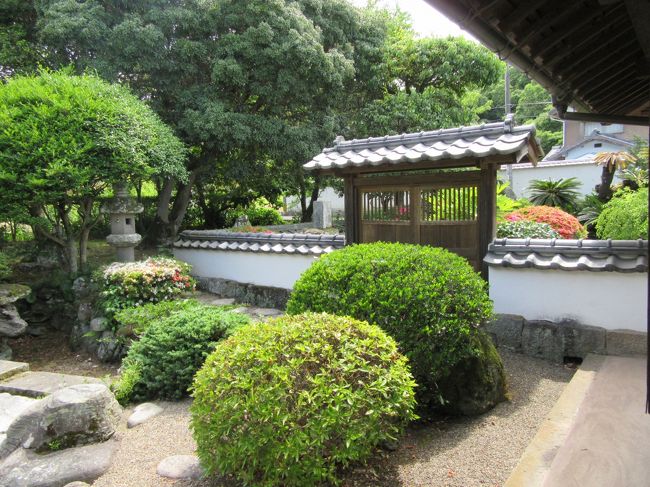 仏の里大分県国東半島は「世界農業遺産」に指定されている昔の面影を色濃く残しているところです。ドライブの途中でふと立ち寄った「国見ふるさと館」。ここは庄屋屋敷を保存して一般に公開していました。