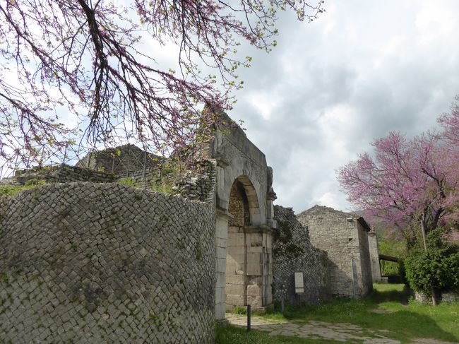 春の優雅なアブルッツォ州/モリーゼ州　古城と美しき村巡りの旅♪　Vol339(第12日)　☆Saepinum：古代ローマ遺跡の村「サエピヌム」美しい城壁と古代遺跡を眺めて♪