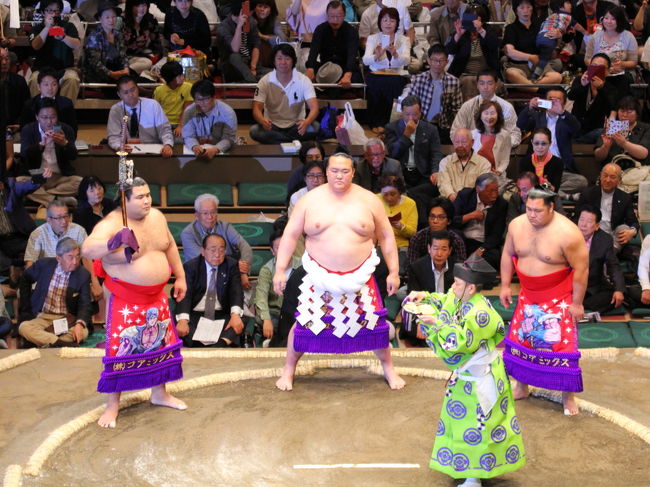 大相撲5月場所観戦で両国国技館へ行ってきました。<br /><br />稀勢の里が新横綱として迎える初めての本場所を何とか観に行きたいと思い、早いうちにネットでチケットを購入することができました。<br /><br />今回２階Ａ席（西）での観戦です。<br /><br />皇太子ご夫妻が10年ぶり本場所観戦されるという日でもありました。