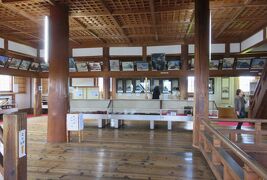 2017初夏、日本百名城の伊賀上野城(7/10)：模擬天守の展示室、甲冑類、駕籠、什器類