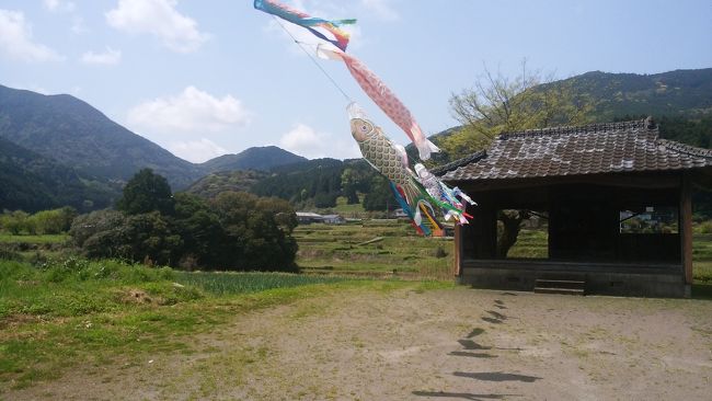 　伊万里のホテルから、江戸時代、大名への献上品にも使われた「鍋島」が焼かれた大川内山まで、歩いて行きました。<br />　その道中の風景と大川内山に残る3基の登り窯の跡を中心に、三方を山に囲まれた谷の景観を紹介したいと思います。