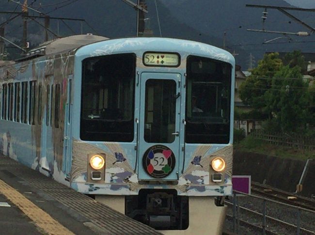 つい先日、母親が誕生日を迎えました。<br />せっかくなので、以前から狙っていた西武鉄道が誇るレストラン列車「52席の至福」のディナーコースを予約することができたので、誕生日祝いを兼ねて日帰り秩父旅行を決行しました。<br /><br />日本各地に様々なレストラン列車が運行されていますが、自分の身近で乗車できるレストラン列車があったとは…<br /><br />「52席の至福」の他に秩父観光も楽しんできました。