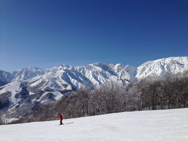 白馬村にふるさと納税しました。<br />返礼品として頂いたのが、HAKUBA BALLAY10スキー場共通一日券。<br />リフト券売り場に並ばなくてもそのまま使えるし、どのゲレンデも制限なく移動できるとあってすごい便利。<br />このリフト券を使うため、1泊は車中泊、2.3泊目はホテル泊で予定を組む。<br /><br />ハイシーズンの白馬で温泉付きとなれば宿代が高いのがネック。<br />週末はほとんど予約取れないし。<br />ラッキーなことに明け＋平日3日でお休みがとれ、温泉付きの宿も予約が取れた。<br /><br />白馬ハイランドホテル、実は去年の4月にもお邪魔しています。<br />夕食バイキングがレベル高かった思い出が。今年は新しい温泉棟も出来たらしい。<br /><br />2017年1月中旬、全国的に寒気が入り各地から大雪の便りが届く中、豪雪地帯へ行ってきました。<br /><br />宿泊<br />白馬姫川温泉白馬ハイランドホテル　http://www.hakuba-highland.net/<br /><br />HAKUBA VALLEY Ticket 　　http://vill.hakuba.nagano.jp/privilege/allmountain/index.html