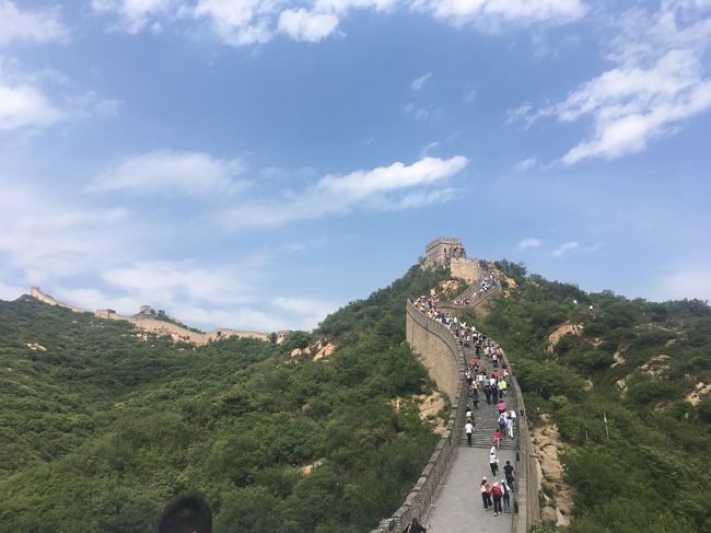 2泊3日北京旅行のツアーに参加。<br />空気汚染が気になりつつ、いつかは行ってみたいと思っていた万里の長城へ。やはり行ってよかったです。