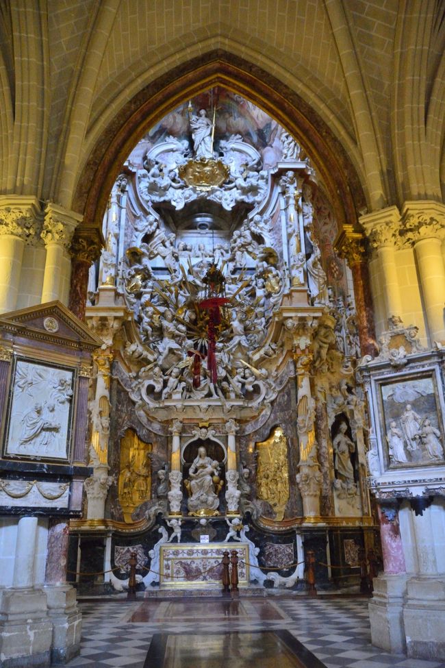 妻と行くスペイン(8-②)　スペインカトリックの総本山・トレド大聖堂の金ピカ祭壇や聖体顕示台などに驚く