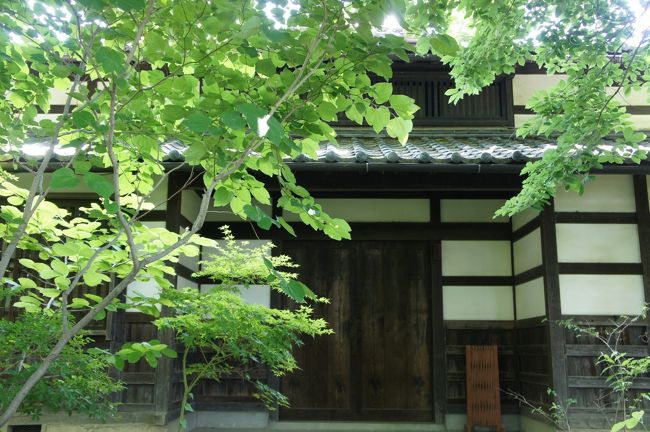 松本郊外にある松本浅間温泉の「菊乃湯」は、松本の伝統的建築「本棟造り」の建物をそのまま宿にした旅館。<br /><br />菊の形をした大理石に身を委ねながら味わう源泉掛け流しのお湯につかり、翌日は、松本の民芸文化を味わう1日となりました。<br /><br />