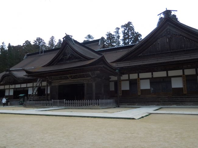 世界遺産　高野山は、２０１５年、開創１２００年目を迎えました<br />高野山真言宗の総本山　金剛峯寺　壇上伽藍　奥之院<br />空海により開かれた祈りの聖地です。