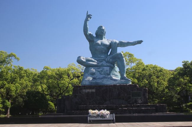 　義兄は行けなかったのですが、義兄のふる里である五島列島（福江島・中通島・若松島）へ行ってきました。<br />　五島列島は長崎の西海上100kmのところに位置しており大小合わせて130の島があります。<br /> 五島列島をおおきく２つに分け、福江島、久賀島、奈留島を下五島、若松島、中通島、それ以北を上五島と呼び、ほぼ全域にわたり西海国立公園に指定されている美しい自然環境に恵まれている島です。<br />　教会については、51のカトリック教会が活動する日本でも有数の地域となっており、長崎と天草地方の潜伏キリシタン関連遺産として2018年の第42回世界遺産委員会の認定を目指しています。<br /><br />日程<br /><br />１日目<br /><br />　関空	⇒　長崎空港	⇒　大波止　⇒　稲佐山	⇒　コンフォード長崎<br /><br />２日目<br /><br />　長崎港　⇒　	福江港	⇒　鐙瀬溶岩海岸　⇒　	井持浦教会ルルド　⇒<br />大瀬崎断崖　⇒　高浜ビーチ　⇒　高浜魚藍観音　⇒　城岳展望台　⇒　堂崎教会　⇒　カンパーナホテル<br /><br />3日目<br /><br />福江港　⇒　奈良尾港　⇒　五島うどんの里　⇒　坂本竜馬　⇒　頭ヶ島教会　⇒　青砂ヶ浦教会　⇒　若松大橋　⇒　奈良尾港　⇒　長崎港<br /><br />4日目<br /><br />原爆公園　⇒　浦上天主堂　⇒　長崎港　⇒　長崎空港　⇒　関空<br /><br /><br /><br /><br /><br />	<br /><br /><br /><br />　<br /><br /><br /><br /><br />