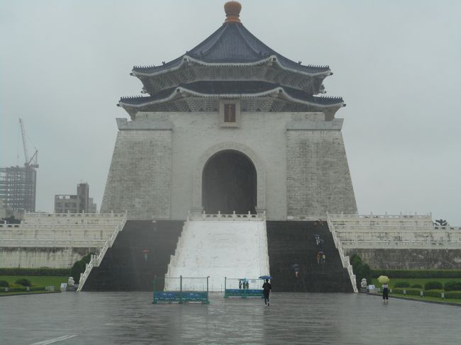 久しぶりの台湾旅行。　　<br /><br />6月は梅雨の時期で台湾の天候も晴天の日が少ないとか、3日間休みを頂いたので<br /><br />のんびりと過ごしたいと思います