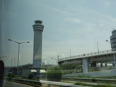 バスタ新宿から横浜YCATまでバスの旅。湾岸高速で羽田空港を突っ切ります。