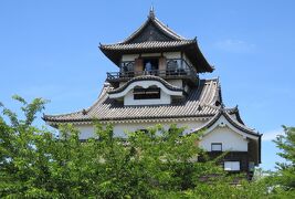 2017初夏、日本百名城の犬山城(4/8)：犬山城(1)：針綱神社、神馬、内藤丈草句碑、本丸門